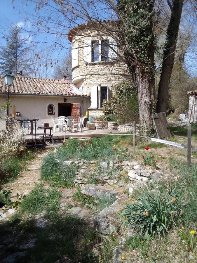 Les Favouilles - Gite & Chambres D Hotes Dauphin المظهر الخارجي الصورة