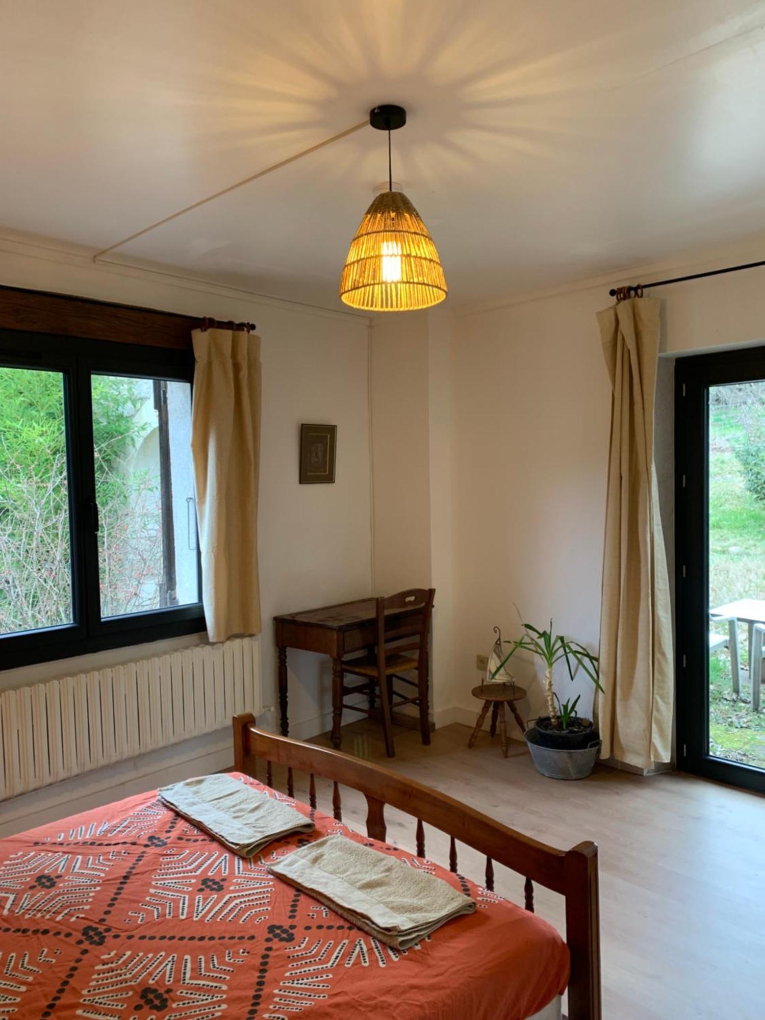 Les Favouilles - Gite & Chambres D Hotes Dauphin الغرفة الصورة